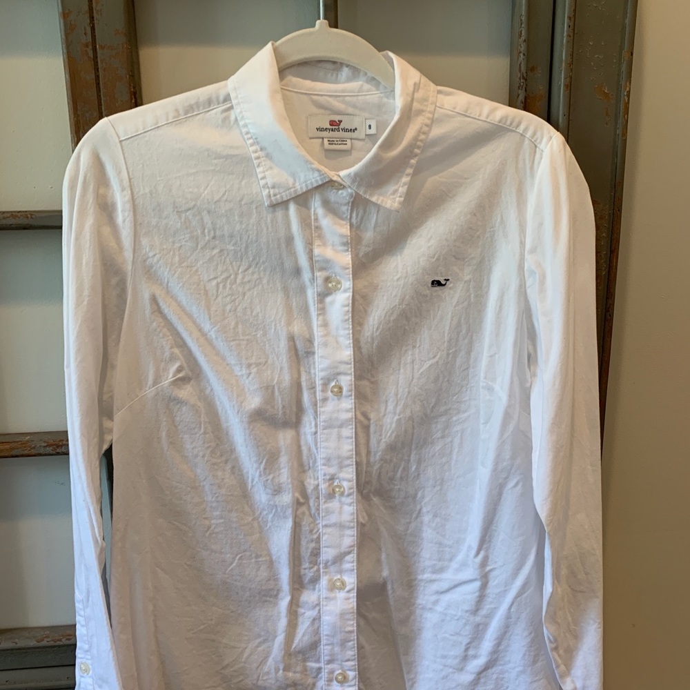 Vineyard Vines White Button Down size 8